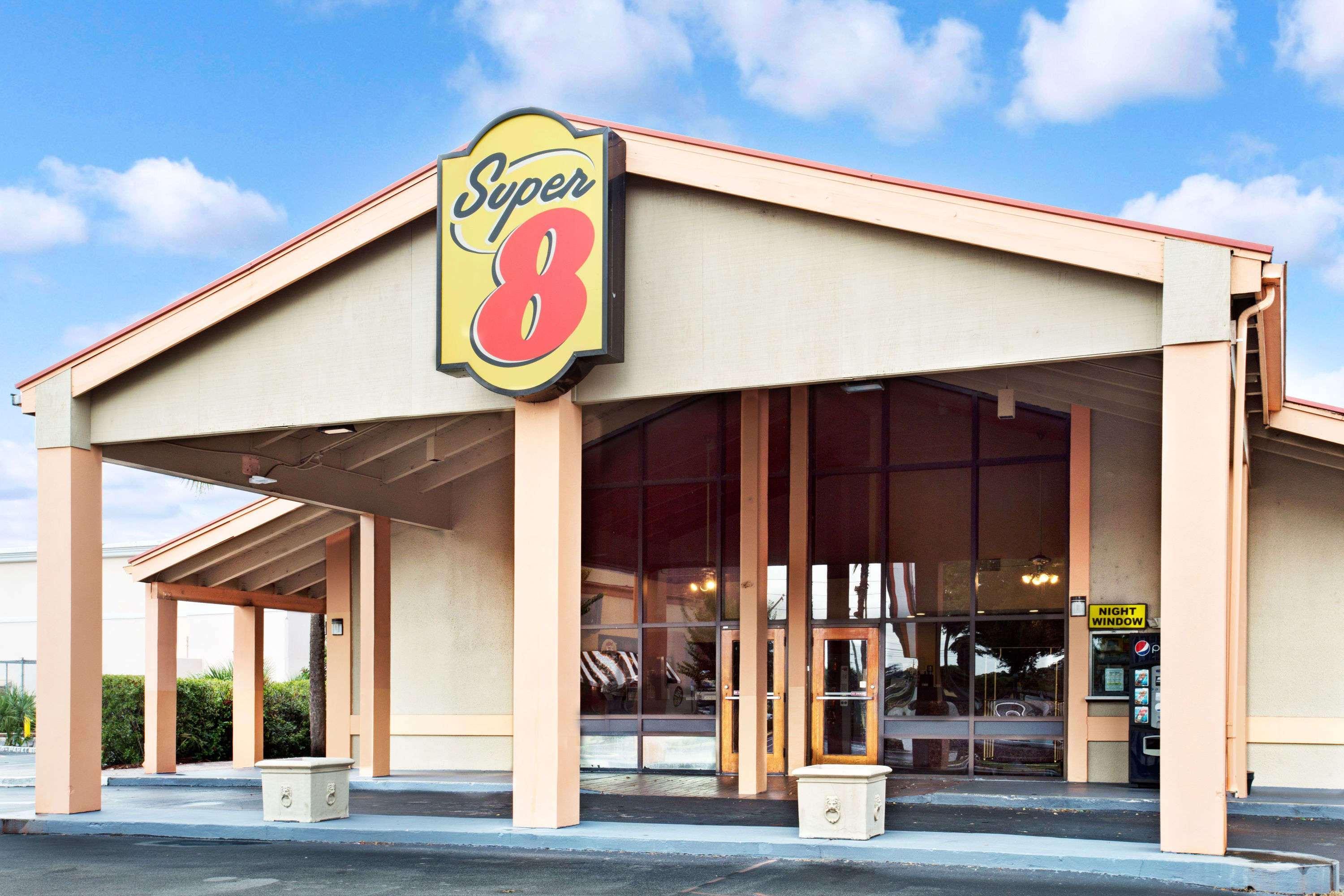 מלון סלבריישן Super 8 By Wyndham Kissimmee/Maingate/Orlando Area מראה חיצוני תמונה