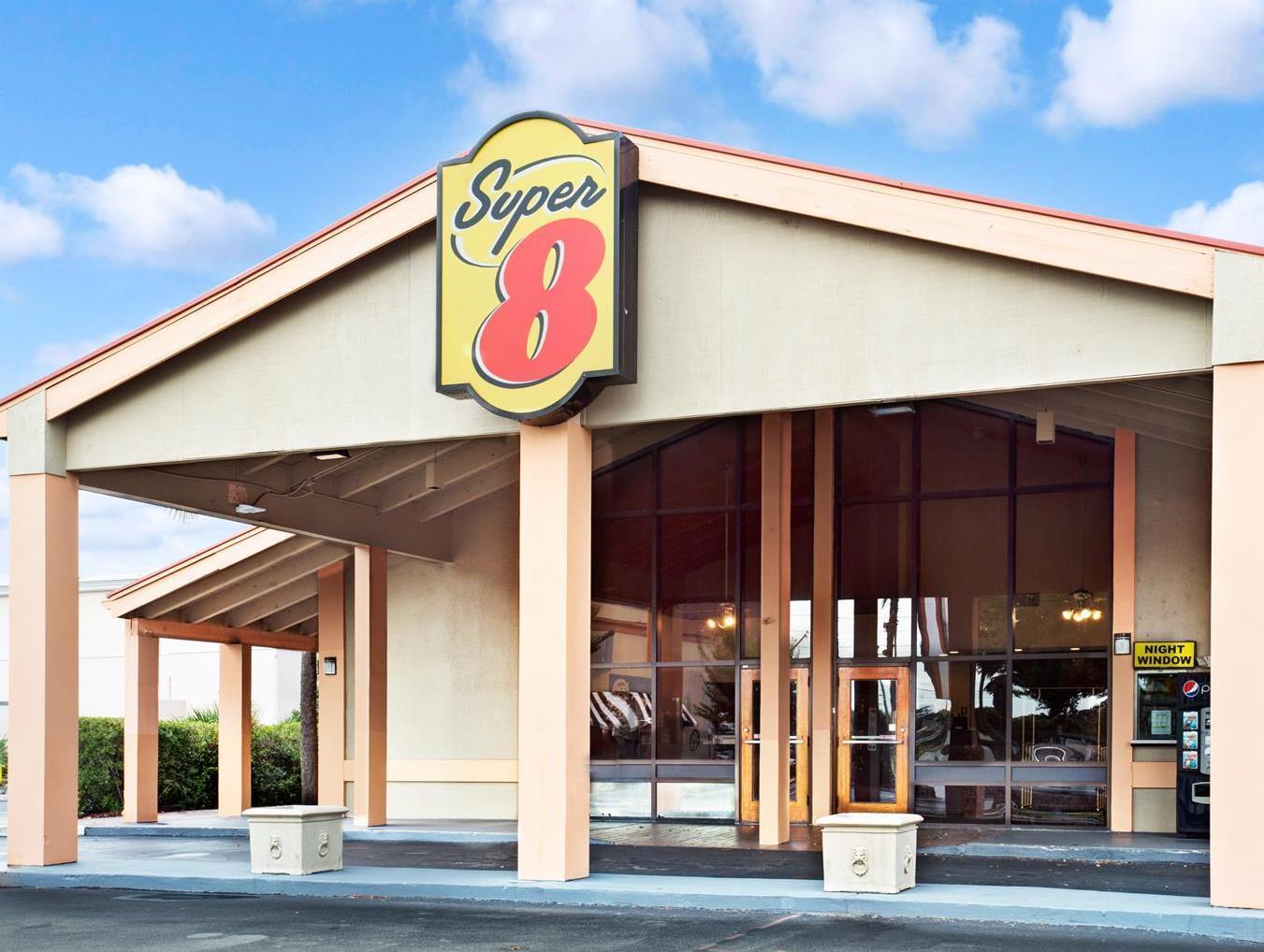 מלון סלבריישן Super 8 By Wyndham Kissimmee/Maingate/Orlando Area מראה חיצוני תמונה