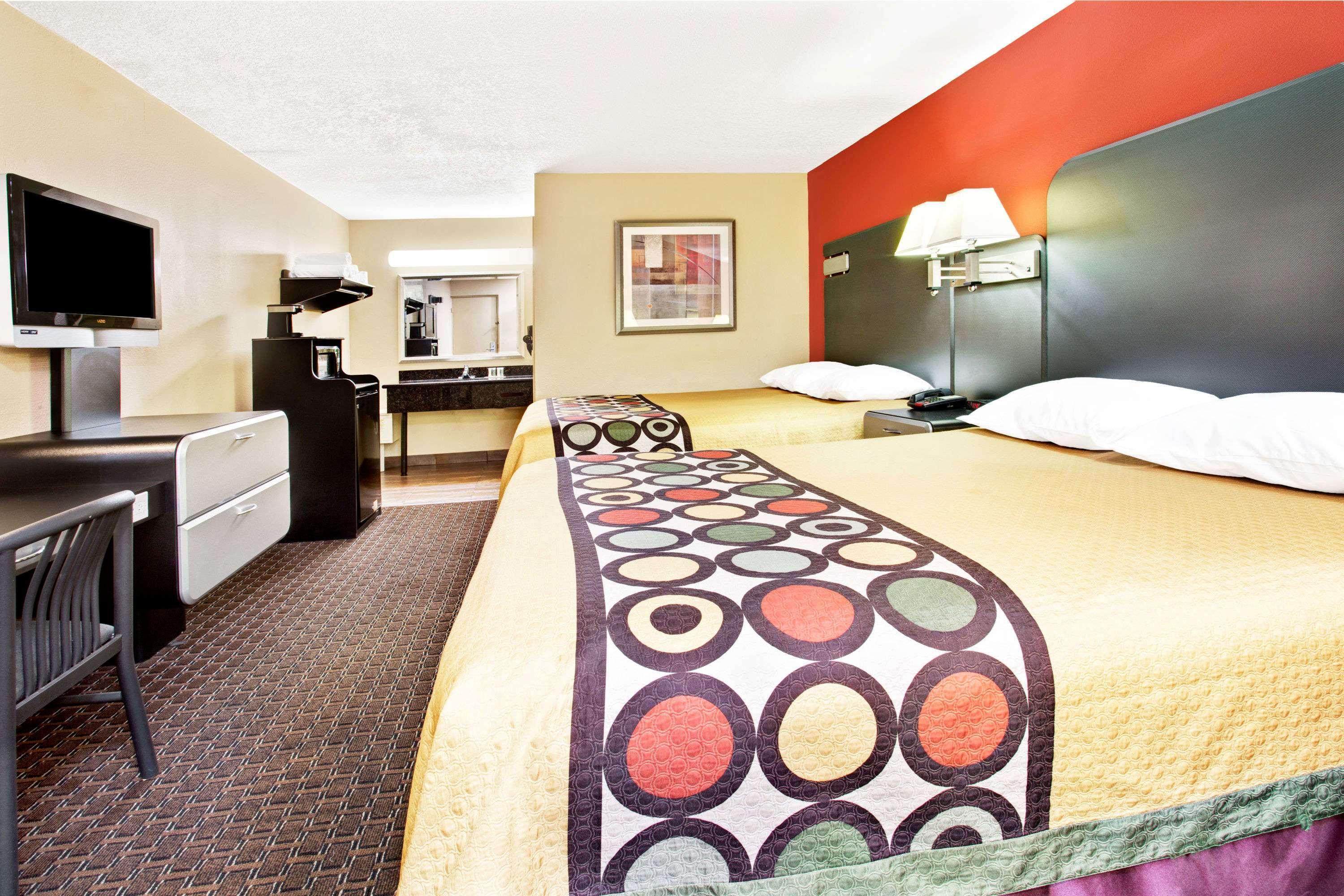 מלון סלבריישן Super 8 By Wyndham Kissimmee/Maingate/Orlando Area מראה חיצוני תמונה