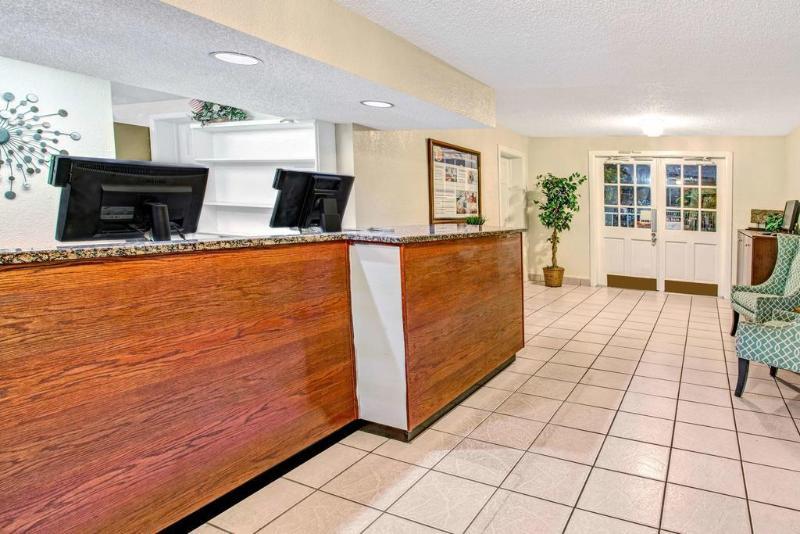 מלון סלבריישן Super 8 By Wyndham Kissimmee/Maingate/Orlando Area מראה חיצוני תמונה