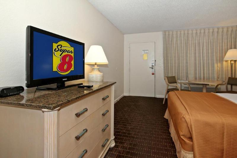 מלון סלבריישן Super 8 By Wyndham Kissimmee/Maingate/Orlando Area מראה חיצוני תמונה