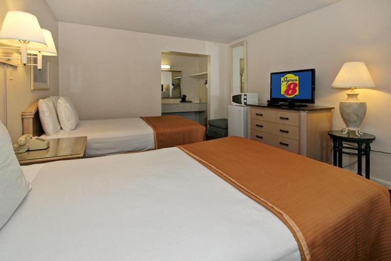 מלון סלבריישן Super 8 By Wyndham Kissimmee/Maingate/Orlando Area מראה חיצוני תמונה