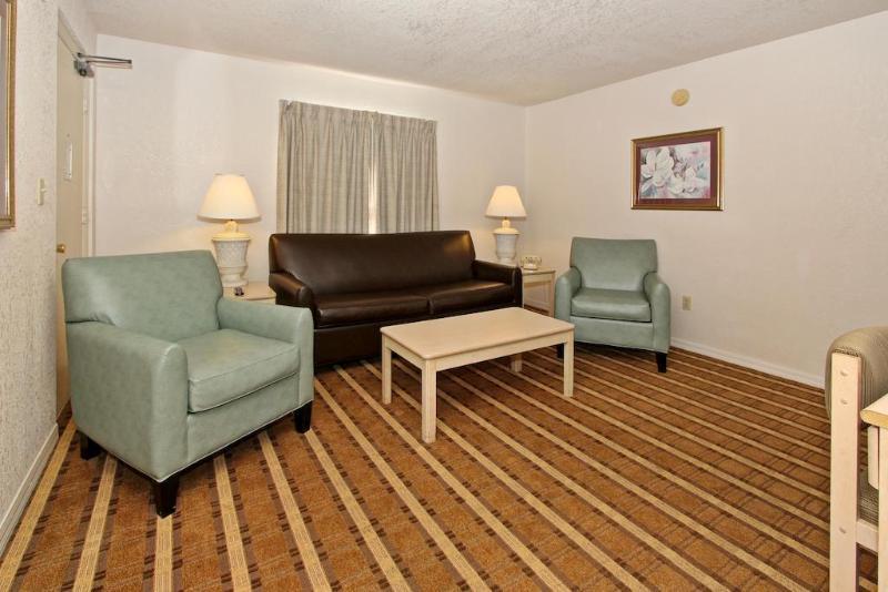 מלון סלבריישן Super 8 By Wyndham Kissimmee/Maingate/Orlando Area מראה חיצוני תמונה