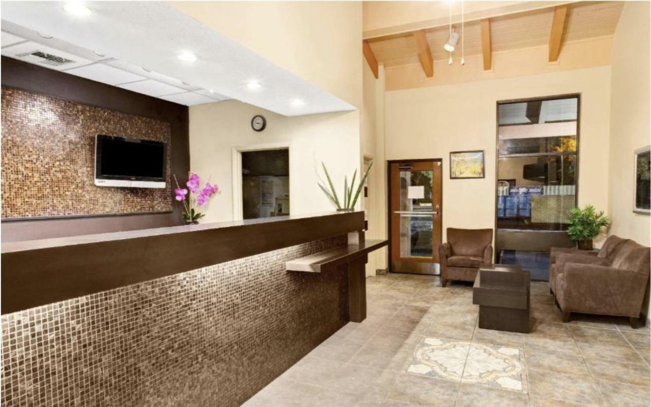 מלון סלבריישן Super 8 By Wyndham Kissimmee/Maingate/Orlando Area מראה חיצוני תמונה