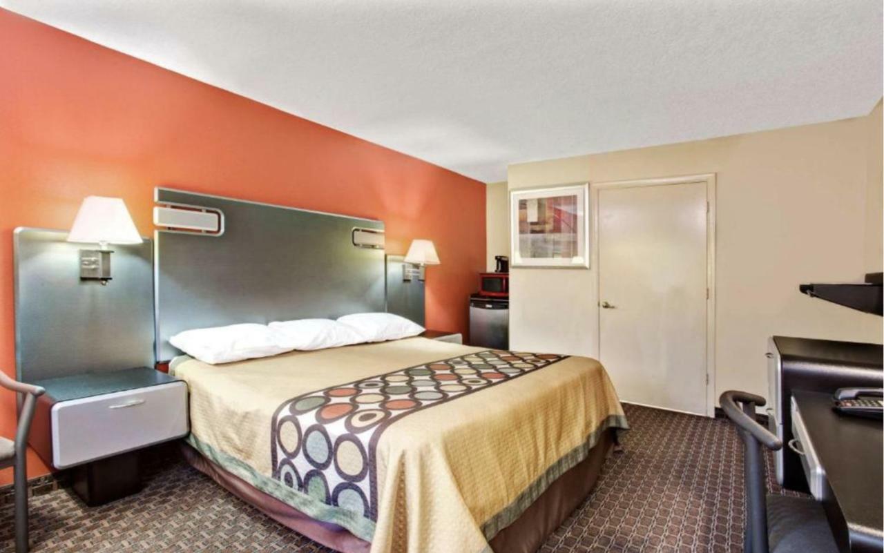 מלון סלבריישן Super 8 By Wyndham Kissimmee/Maingate/Orlando Area מראה חיצוני תמונה