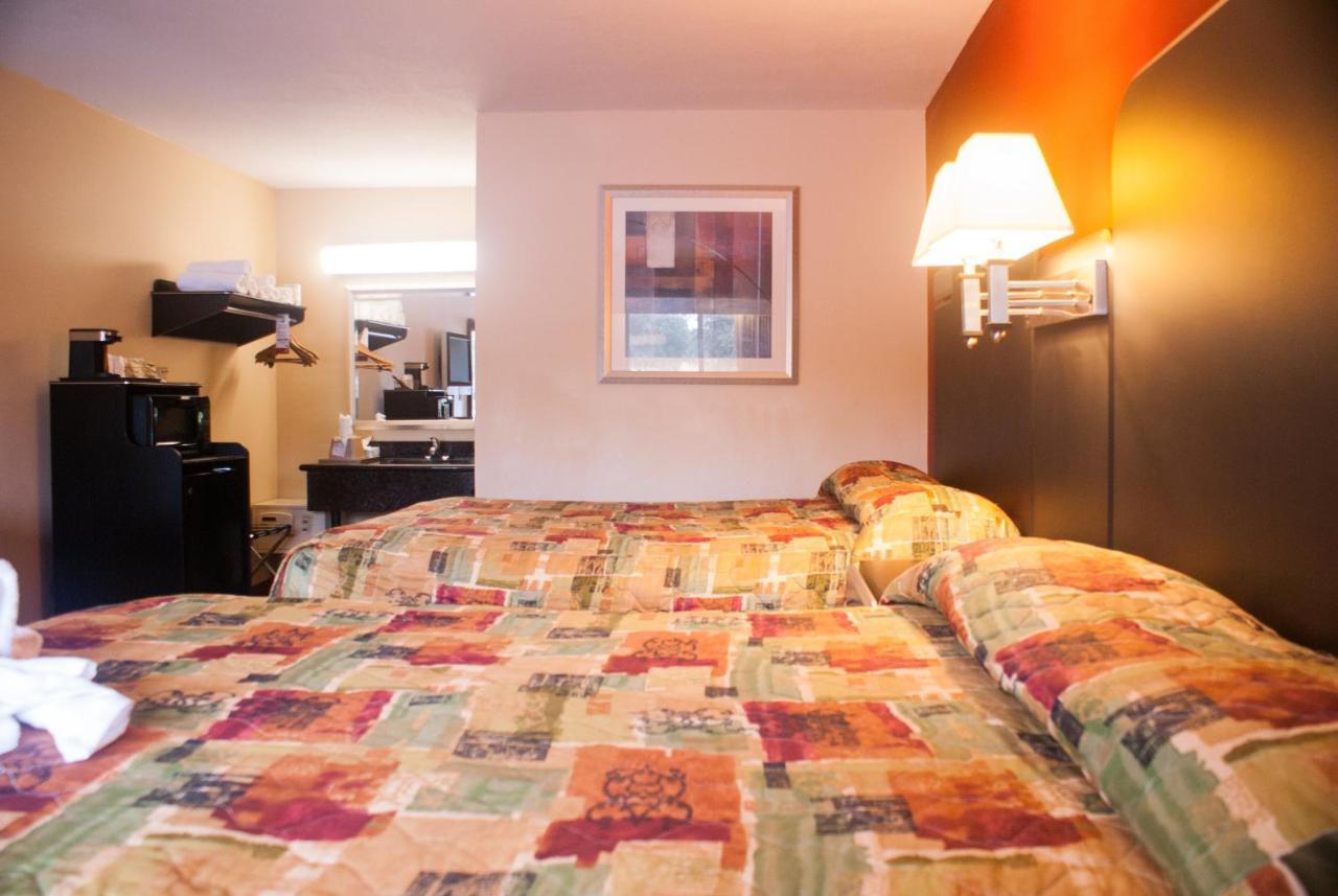 מלון סלבריישן Super 8 By Wyndham Kissimmee/Maingate/Orlando Area חדר תמונה